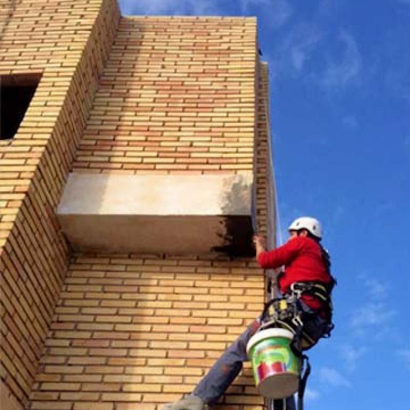 Trabajo en altura reparación en fachada